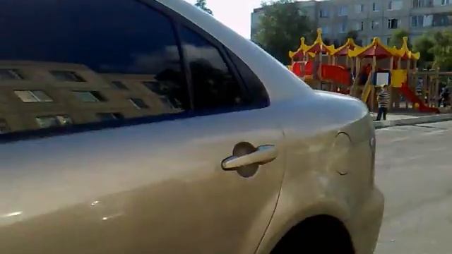 27072012022.mp4 Первые шаги в вождени на папиной шее..)) смотреть онлайн