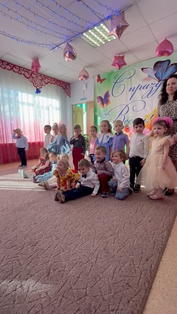 Общая фотография на утреннике 8 марта в детском саду смотреть онлайн