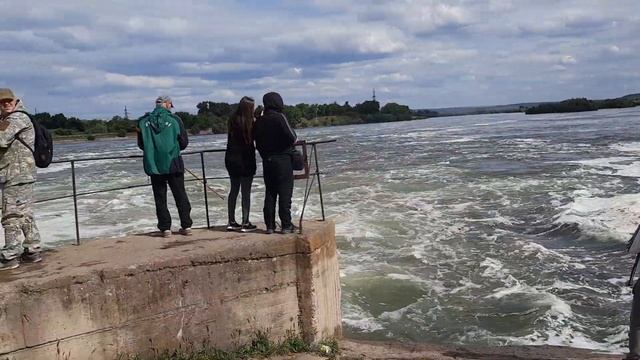 Смыкачи с правого берега и сброс воды мощный на Днестре #дубоссары смотреть онлайн