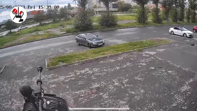 ДПСники наехали на легковушку. смотреть онлайн