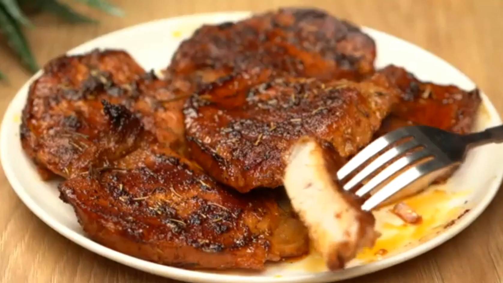 Свиной стейк запеченный в духовке | Сочный и ароматный смотреть онлайн