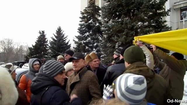 Украинский флаг приводит в бешенство антимайдановцев . смотреть онлайн