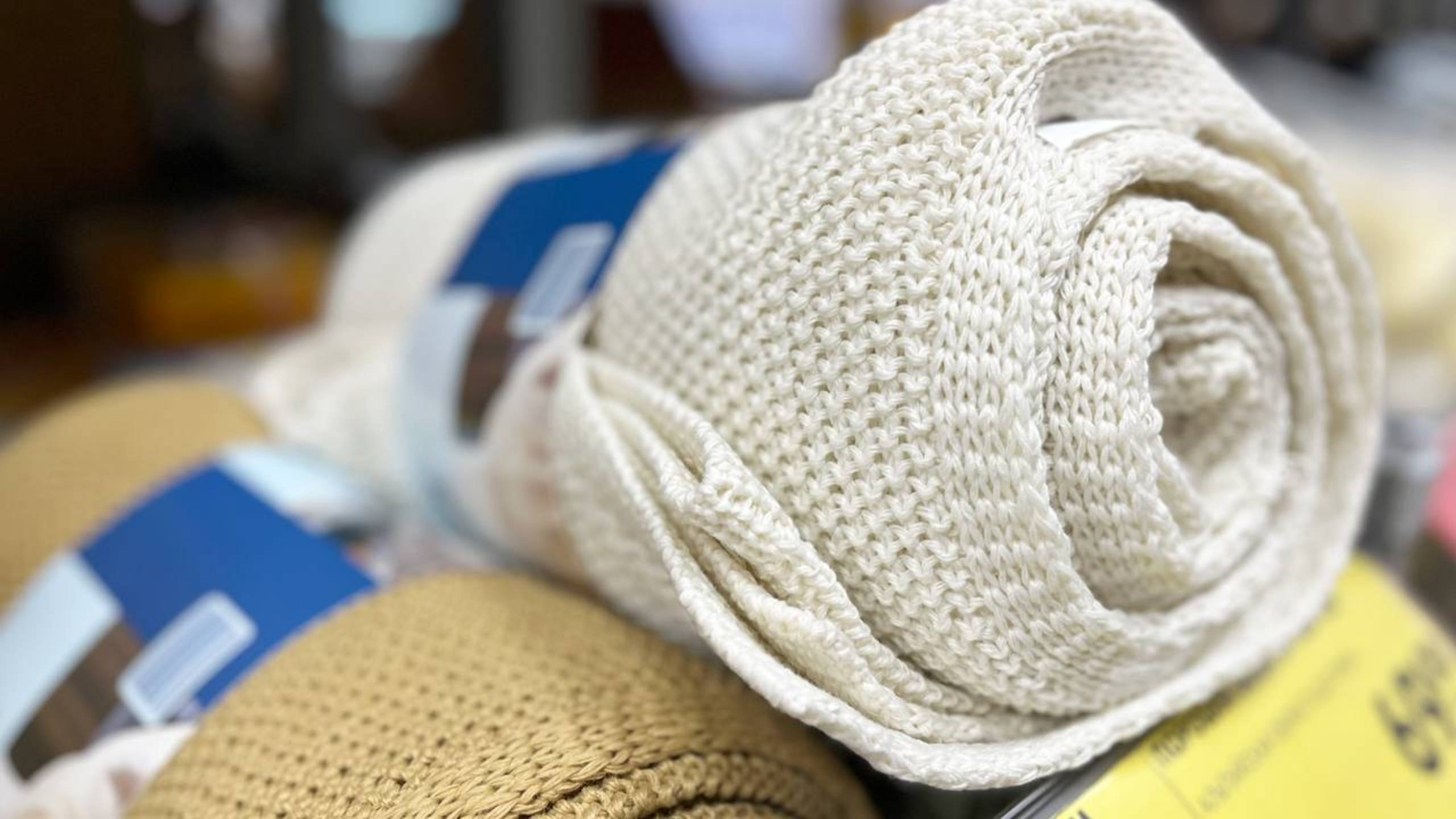 ЧИЖИК 💛 ПРИБЕЖАЛА ЗА НИМИ 🍤 Хорошо разобрали полотенца, салатники тоже сменили. смотреть онлайн