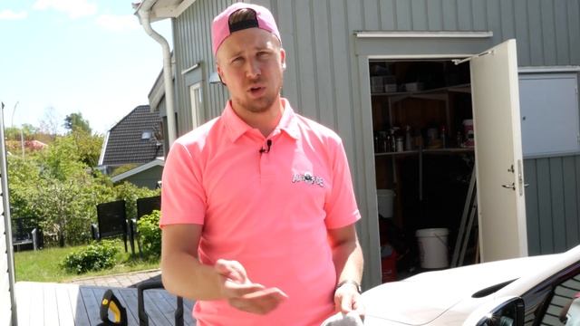 VI TVÄTTAR OCH VAXAR NYA BMW 1-SERIE! смотреть онлайн