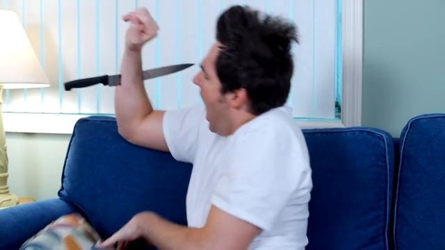 KNIFE IN ARM! смотреть онлайн