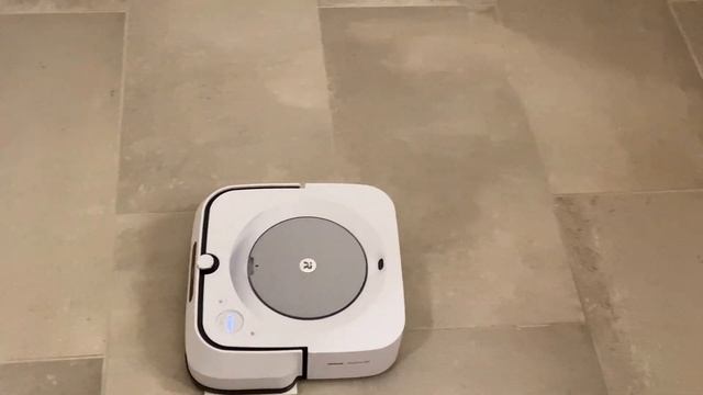iRobot Braava jet m6 Robot Mop - Cleaning a Bathroom смотреть онлайн