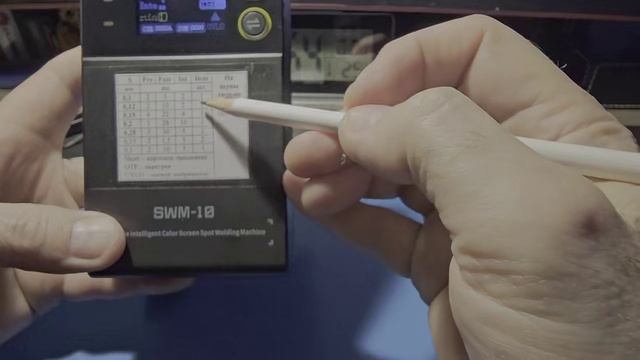 Как сваривать Li-Ion аккумуляторы аппаратом точечной сварки Fnirsi SWM-10 смотреть онлайн