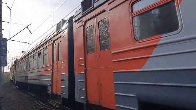 ЭД4М 0247 выходит из тоннеля смотреть онлайн