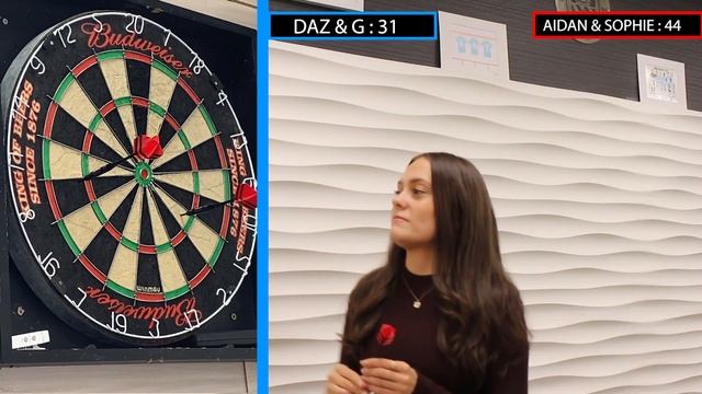 BRITISH FAMILY PLAY DARTS! смотреть онлайн