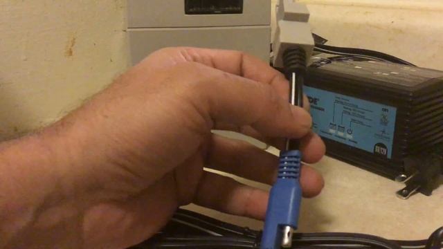 Charge a Power Wheels 12V battery with a broken connector without ever cutting any wires! смотреть онлайн