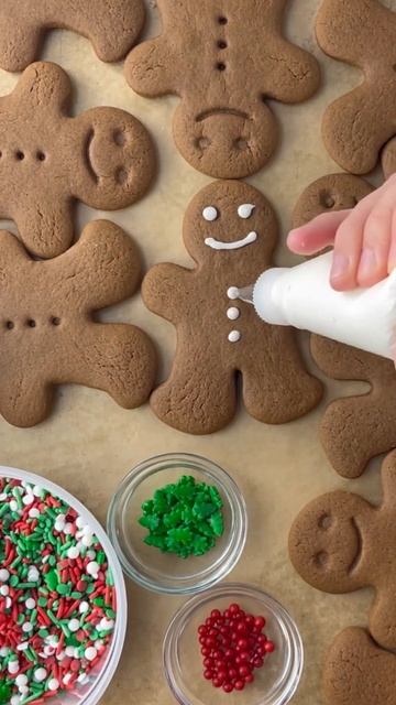 Gingerbread Christmas Cookies #shorts #shortsvideo #cookiesdecorating #cakedecorating