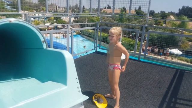 АКВАПАРК КАК МОЖНО БЫЛО ЗАСТРЯТЬ В ТРУБЕ? ЧТО ДЕЛАЛ СПАСАТЕЛЬ? смотреть онлайн