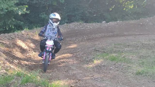 Kémo 11 ans sur Appolo Falcon 50cc смотреть онлайн