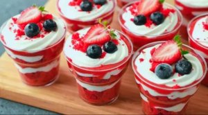 ТРАЙФЛЫ "КРАСНЫЙ БАРХАТ" В СТАКАНЧИКАХ