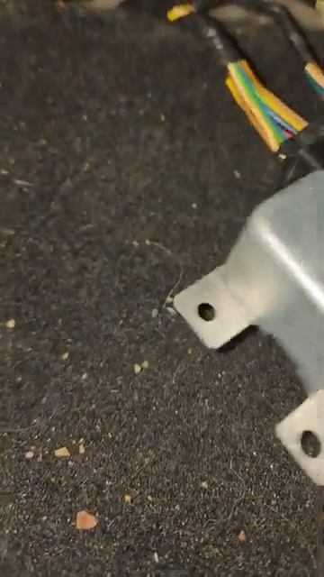 где находиться блок управления акпп нью актион