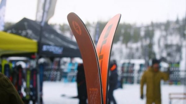 Skidtest: Blizzard Rustler 9 (2024)