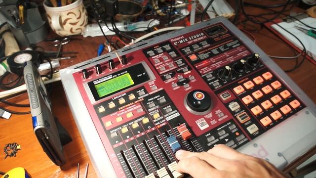 Roland SP-808EX | e-MIX Studio - сэмплер и не только. Слушаем демо диск из 90х. смотреть онлайн