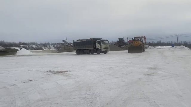 Техника на складе щебня смотреть онлайн