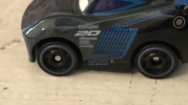 Disney Cars Mini Racers Clutch Aid Racing Tractor 3-Pack Review смотреть онлайн