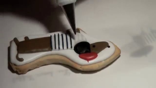 How To Dry Your Cookies Decorated With Royal Icing (& How To Decorate Parisian-Themed Cookies)