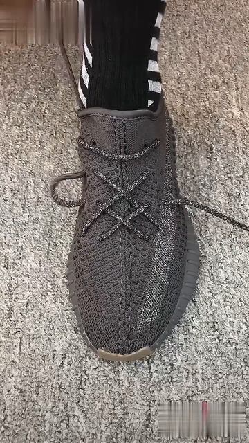 Yeezy 350 V2 Cinder Reflective Lace Style смотреть онлайн