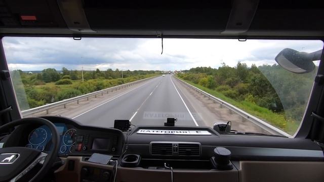 Немецкий дальнобойщик: о культуре вождения и небритых дальнобойщиках России! смотреть онлайн