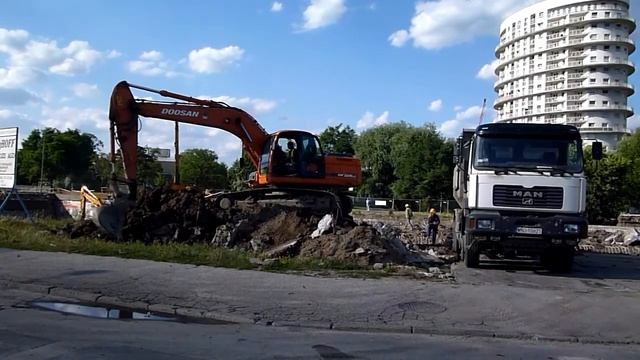 Excavator Doosan DX 225LC Working Hard HD