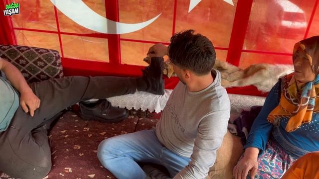 SÜRPRİZ DOĞUM GÜNÜ / KOCA OĞLANA 51 NUMARA AYAKKABI GELDİ / KAZ YAVRULARI ÇIKMAYA DEVAM EDİYOR