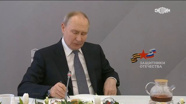 Путин пообещал решить вопрос со статусом ветерана СВО для бывших заключенных смотреть онлайн