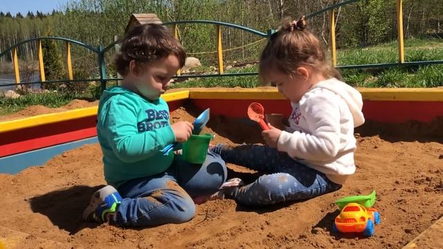 Katya and David are playing in the sandbox