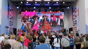 АНЖЕЛА ЛЕКАРЕВА Цыганский театр «Ромэн» Поздравили Москвичей с днем города!