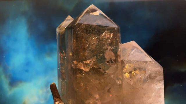 Открывая Великана: Раухтопаз «Бастион» из Мадагаскара | Весом в 12 кг и Высотой 55 см