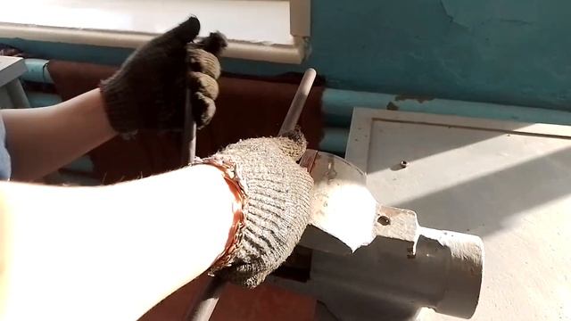 Нарезание метрической резьбы М10 с помощью плашки. Практическое занятие. Унечский техникум. смотреть онлайн