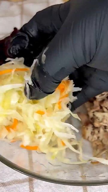 Уже не знаешь какой салат сделать? Повторяй рецепт 👍🏻вкусный салат «Чафан» понравится каждому! смотреть онлайн
