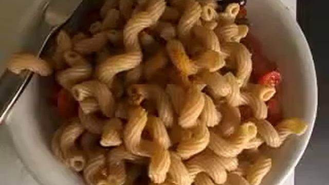 Cavatappi Al Farro Bio Alle Olive Greche Ed Ai Pomodorini E Bottarga Siciliani