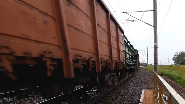 Эпр 008 и 010 следуют по маршруту 710Б Минск-Гомель , а на встречу ему ВЛ80-с-614 с грузовым поездо смотреть онлайн