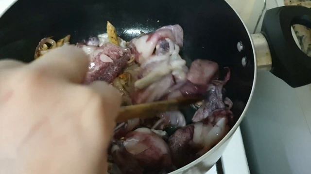 Adobong Pusit Sa Gata (Spicy Squid In Coconut Milk)