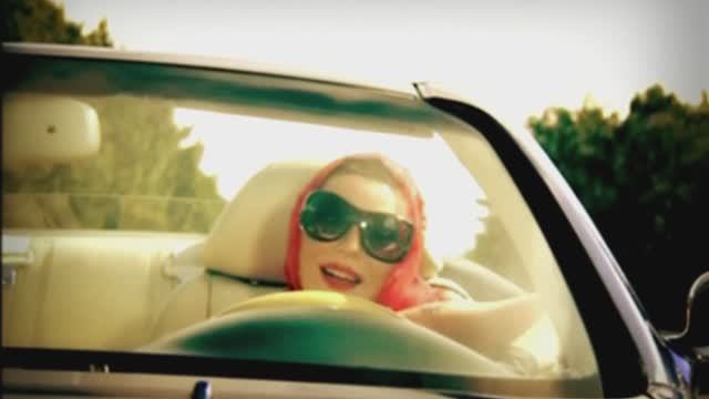 Ёлка - Мальчик-красавчик (Official Video) смотреть онлайн