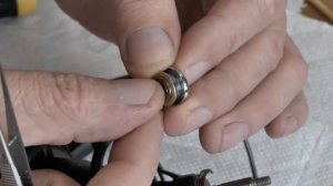 Апгрейд DAIWA EMBLEM SPOD 35 SCW QD. Установка подшипников в ролик лесоукладывателя.