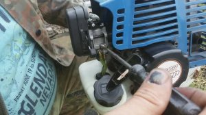 Простая настройка карбюратора бензотриммера за одну минуту.