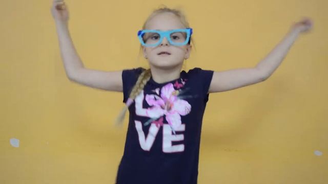 ОСЕНЬ, 2019 :: Четвертные каникулы / «Медиафест» - Музыкальный рекламный ролик медиахолдинга №4 смотреть онлайн