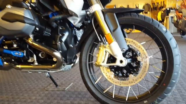 Frontline Eurosport's first 2017 BMW R1200GS Rally Edition!!! смотреть онлайн