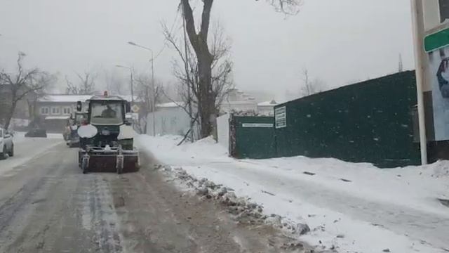 Снегоуборочная техника работает на улицах Владивостока смотреть онлайн