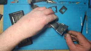 Kia Sorento не работает подсветка наружной ручки водительской двери. Снимаем, разбираем, чиним.