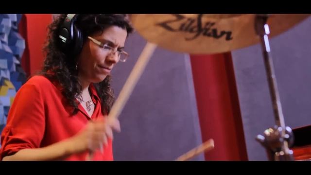 Y va de gris (Hugo Aveiro) feat Carolina Cohen смотреть онлайн