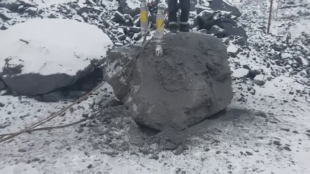 Дробление негабаритов гидроклиньями Darda C12