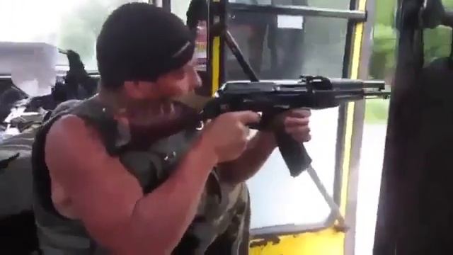 Стрельба из маршрутки во время движения в Славянске смотреть онлайн