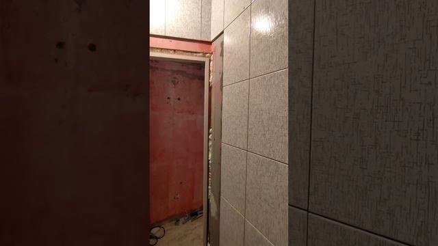 Две двери вместе! Ванна Туалет! смотреть онлайн
