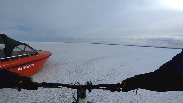 Fat Bike & Air Boat Middle of Lake Superior смотреть онлайн