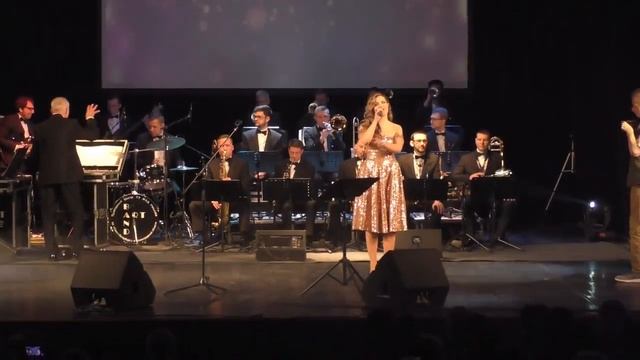 Dancing Queen (cover to ABBA)-Aнастасия Тукиш и оркестр Р.Айзатуллова смотреть онлайн